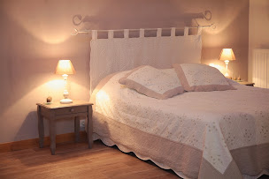 Photo n°2 de Chambres d'hôtes du Logis de la Bénétière proches du Puy du Fou à Treize-Vents (Chambre d'hôtes)