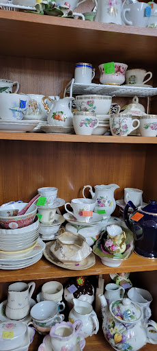 Lillian's Consignment and Furniture - Thumbnail