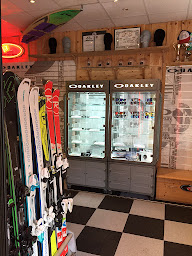 Photo n°23 de Ski Republic V8 Shop - La Joue du Loup à Dévoluy (Service de location de ski)