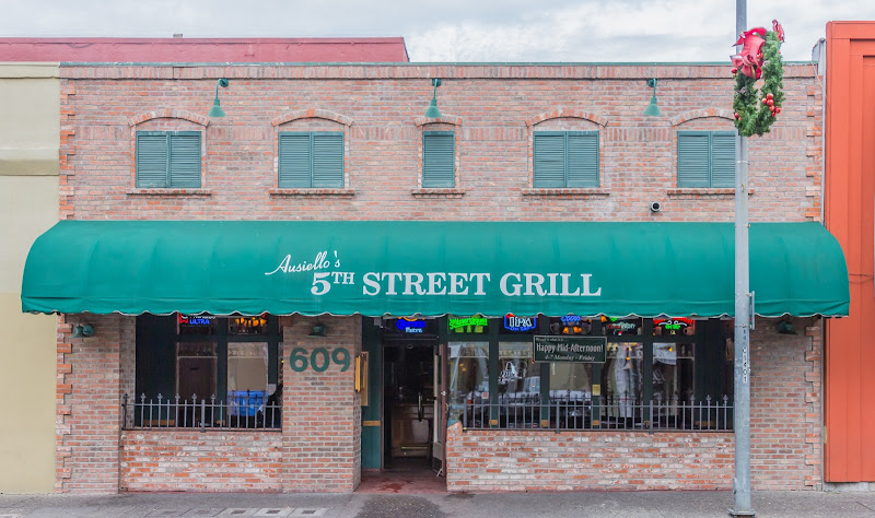 Ausiello's Bar & Grill, Santa Rosa, CA