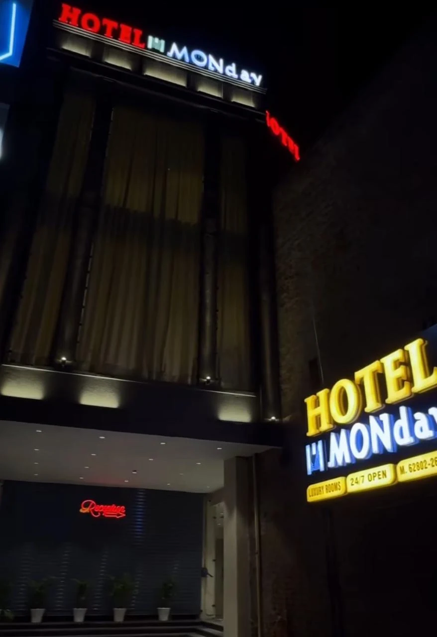 Hotel Monday