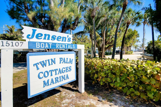 Jensen's Twin Palm Cottages & Marina Resort by null