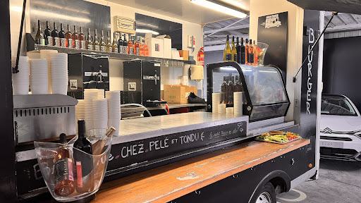 Chez Pelé et Tondu