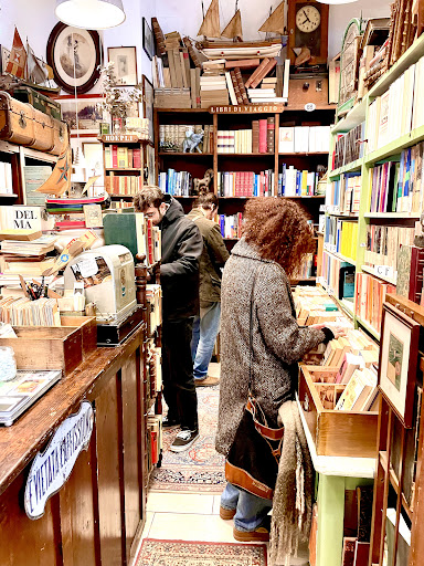 Libreria Scattisparsi - Visual