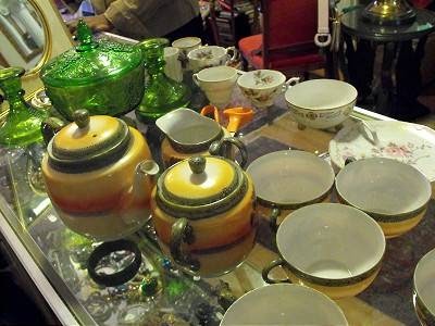 The Retro Company - Antiques - Vintage Fashions Gallery - United States