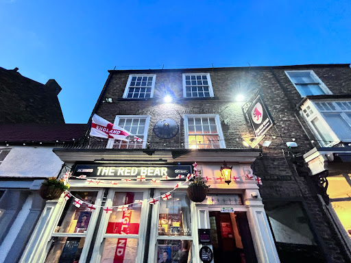 The Red Bear - Visual