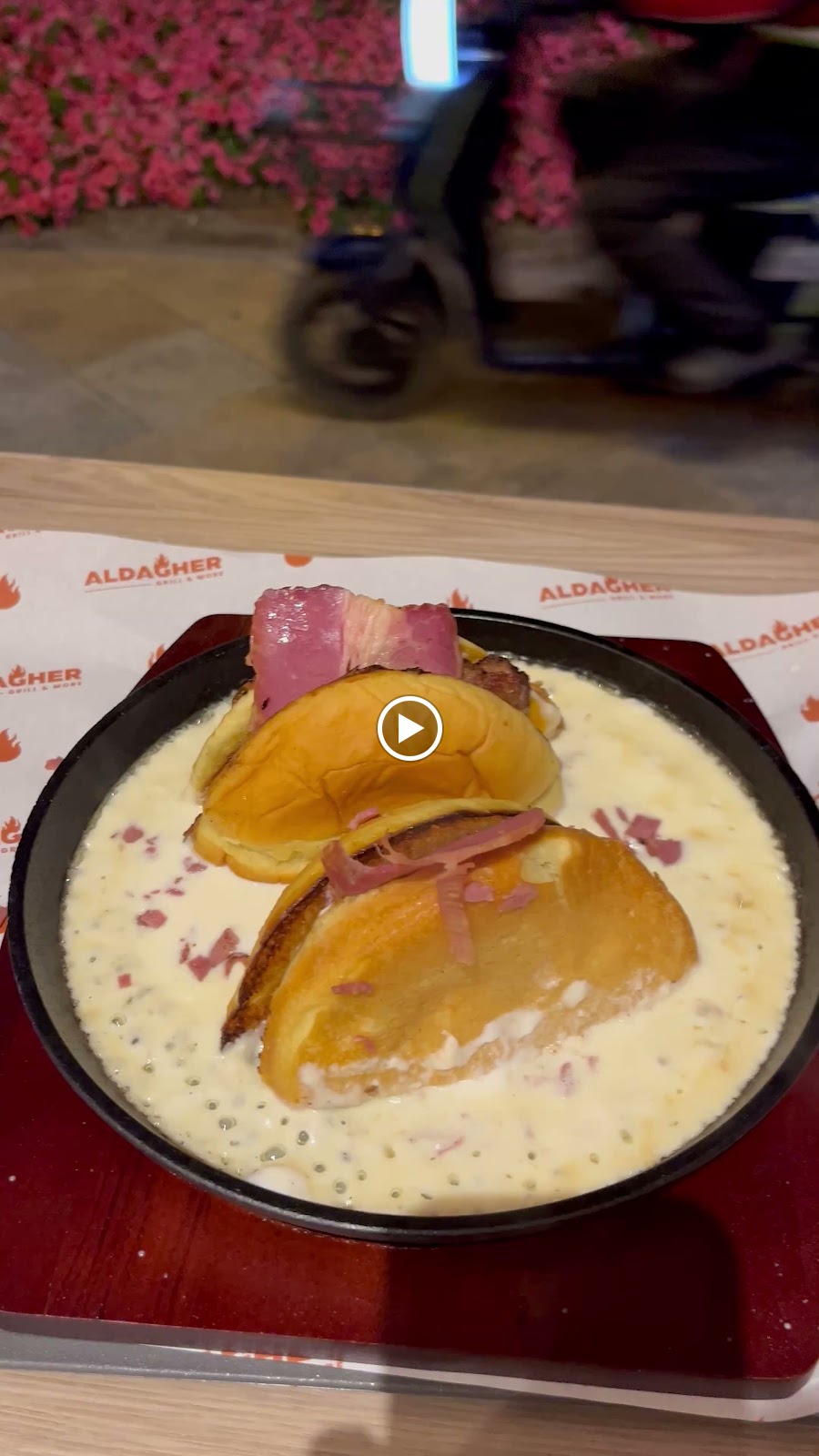 Al dagher burger Aldagher restaurant jumeirah uae مطعم الداغر جميرا - صورة 3