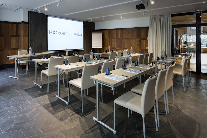 H10 Puerta de Alcalá by null