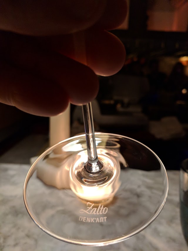 Air's Champagne Parlor