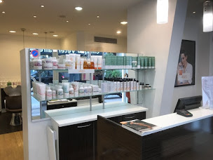 Photo n°4 de Camille Albane - Coiffeur Levallois Perret à Levallois-Perret (Institut de beauté)