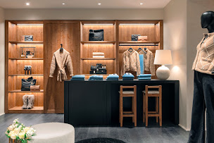 Photo n°12 de CHANEL à Courchevel (Horlogerie)