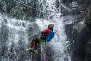 Photo n°15 de Canyoning Spéléologie - Ariège - Pyrénées - Ici et Ailleurs à Tarascon-sur-Ariège (Centre de sports d'aventure)