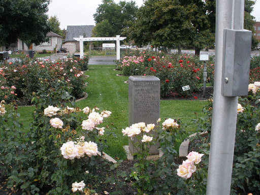Veteran's Memorial and Rose Garden - Thumbnail