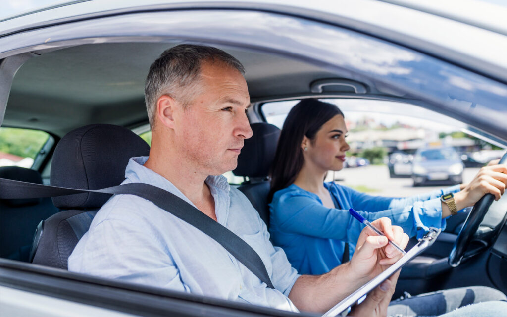 تعليم قيادة سيارات - صورة 4