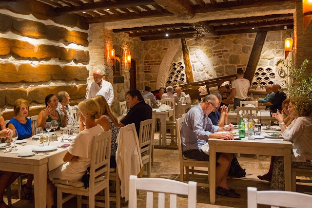 Tavern Arka Restaurant