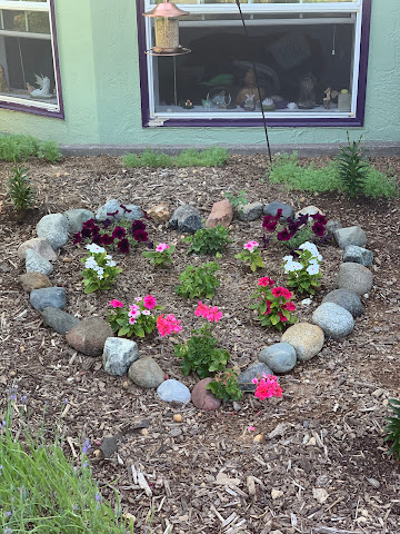 Mary’s Inn & Mount Shasta Retreat by null