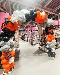 Photo n°14 de Fêter & Recevoir Cannes à Cannes (Magasin de perruques)