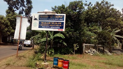 Photos of Makam Muslim Khusnul Khotimah
