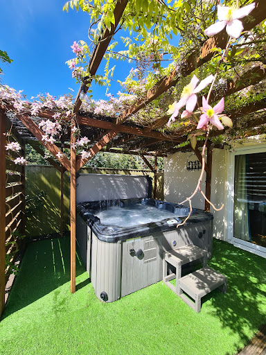 Old Toads Barn (badgers willow)