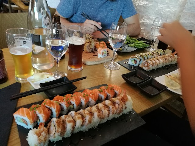 Fusion N'Rolls Sushi