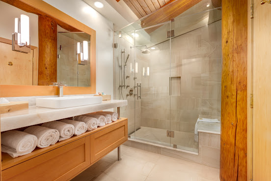 Moraine Lake Lodge by null