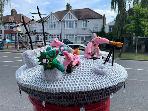 Crochet Postbox - Visual