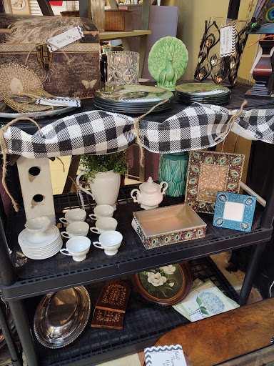 Everybody's Antiques - Thumbnail