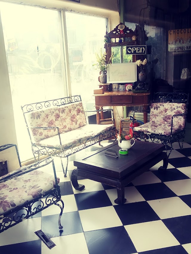 The Living Room - TLR Cafe