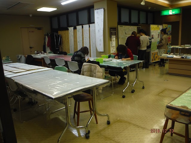 Kaga Yuzen Traditional Industry Center (Kaga Yuzen Dento Sangyo Kaikan)