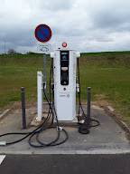 Borne de recharge IZIVIA à Neuville-Saint-Rémy