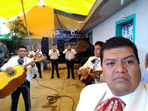 Mariachis y tecladista en tlaxcala