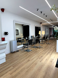 Photo n°8 de frantz secci coiffeur/hair frantz à Antibes (Salon de coiffure)