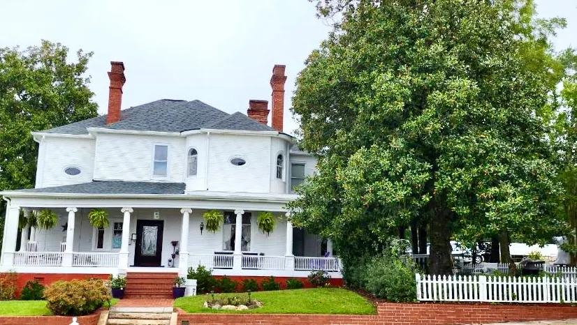 Simmons-Bond Inn Bed & Breakfast