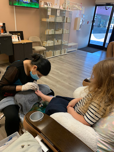 Arora's Beauty & Wellness - Thumbnail