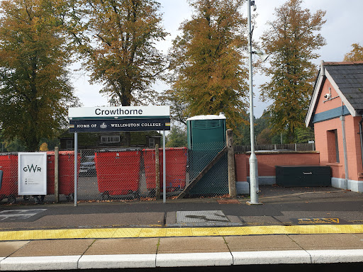 Crowthorne - Visual