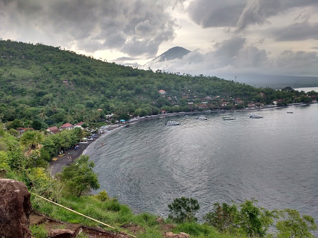 Jemeluk Beach