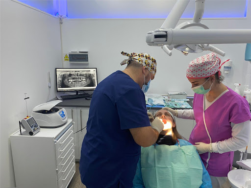 Clínica Dental Implantsite | Odontología Avanzada | Dos Hermanas