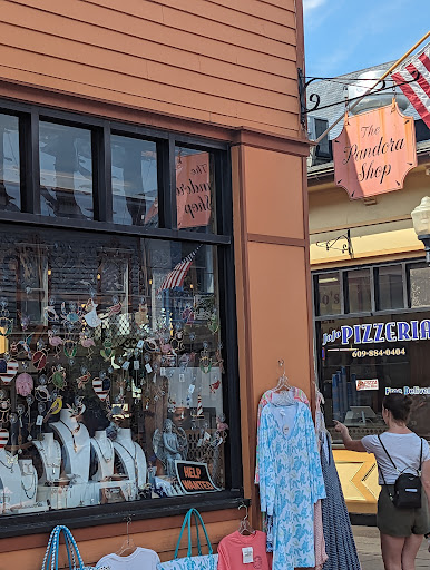 Pandora Gift Shop - Thumbnail