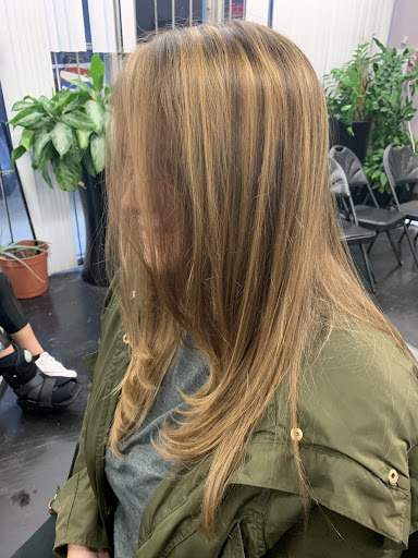 Claudia Hair Salon - Thumbnail
