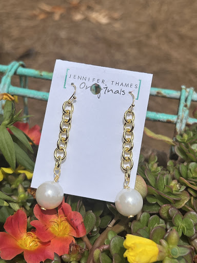 Holly's Flower Shop Boutique and Tan - Thumbnail