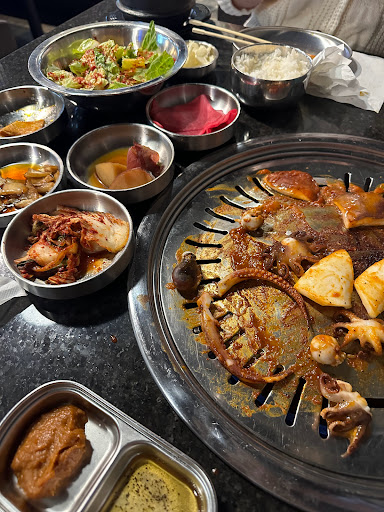 Hwang Soh Grill 황소 그릴 ( 곱창, 대창, 막창 Korean BBQ) - Thumbnail
