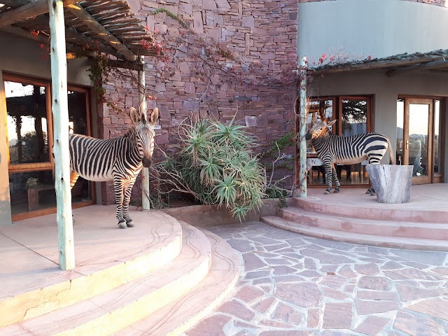 We Kebi Safari Lodge