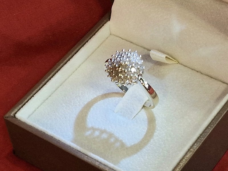 Home & Antiques Jewellery Shop photo 2