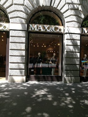 Max&Co store, Author: 家煌严