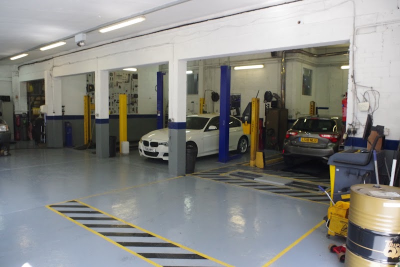 Rogate Garage (SsangYong Main Dealer, Renault Specialists, All makes & models) Petersfield photo 3