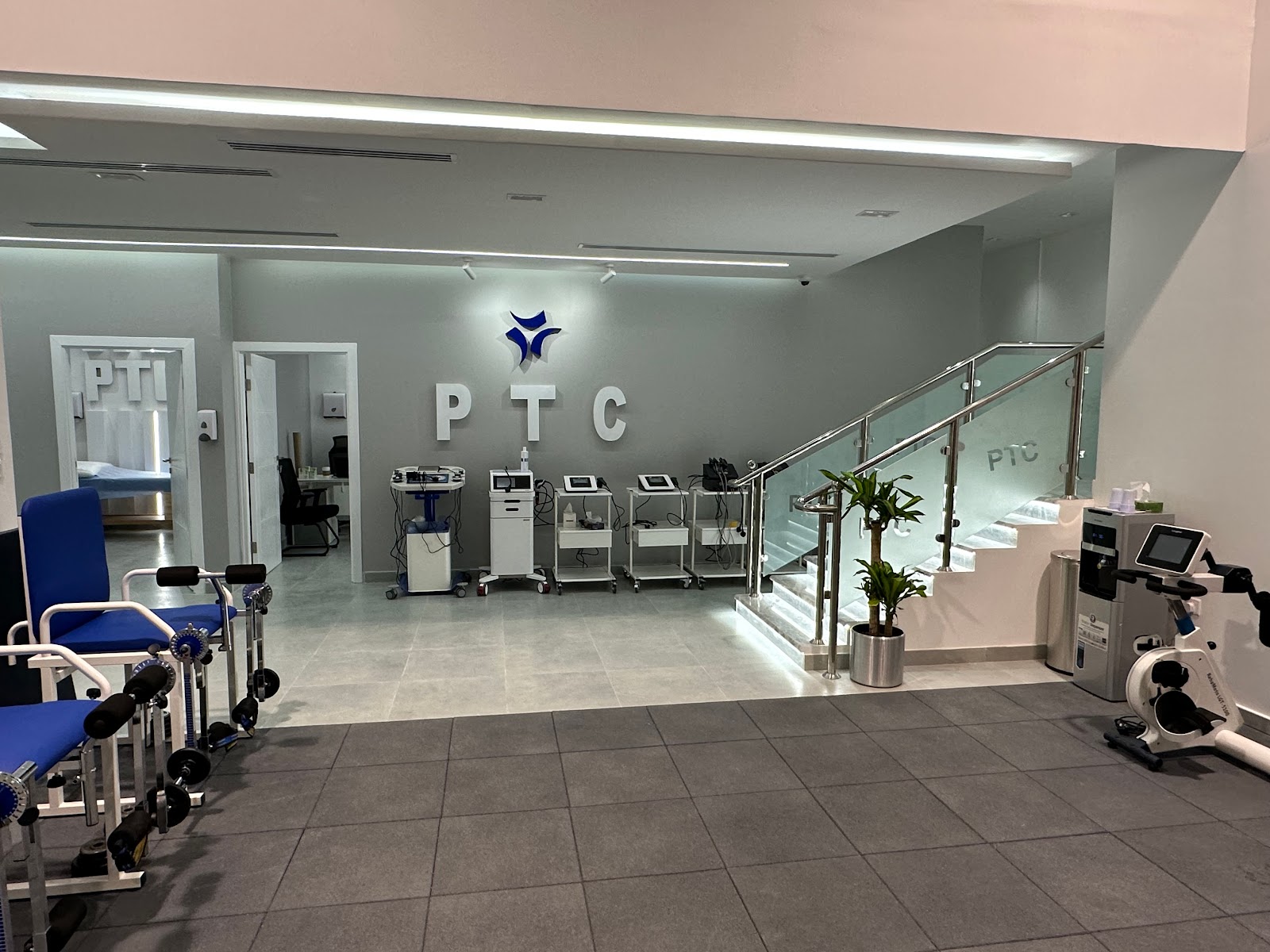 الاخصائيون للعلاج الطبيعي - الدائري الغربي Physical Therapists Center Oreijah - صورة 2