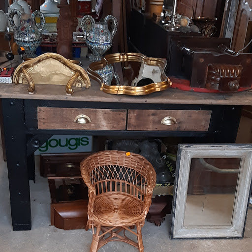 Brocante entreprise de débarras maison cave greniers Gallery - France