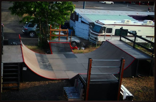 Easy Outlaw Skate Shop Logo