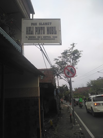 Photos of Pak Slamet Ahli Pintu Mobil