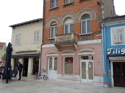 Photos of FORA LE PORTE